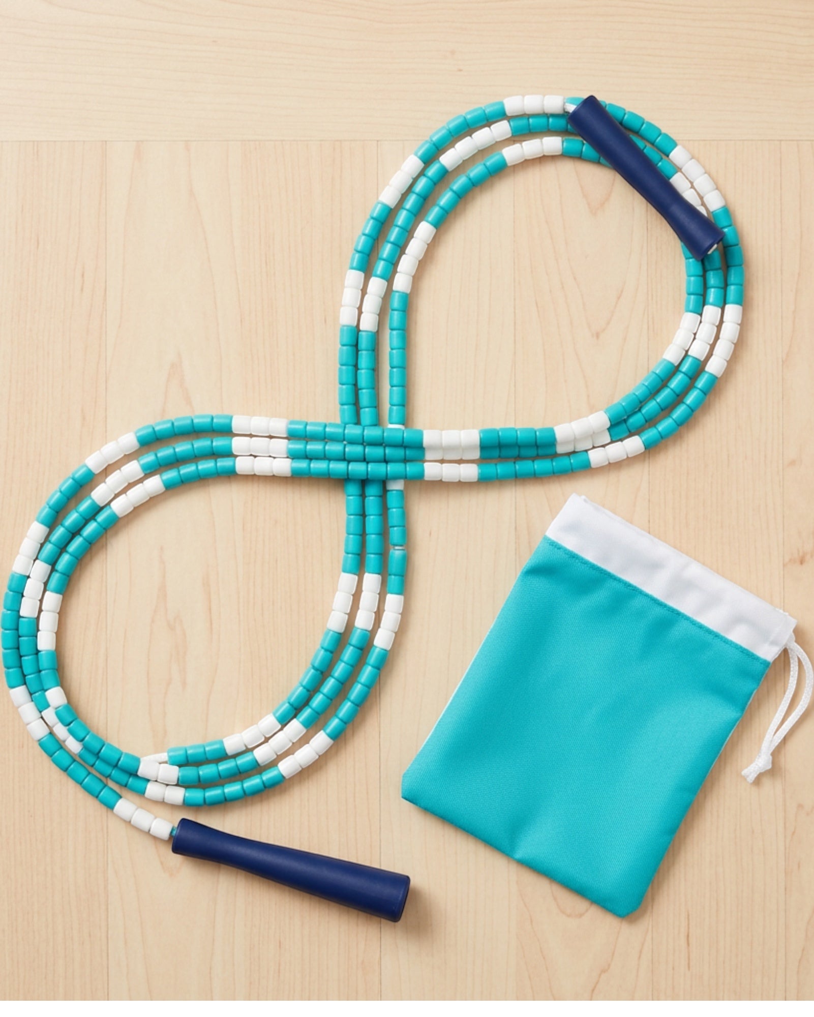 Faeno Segmented Beaded Freestyle Jump Rope 2.8 m Turquoise White - Lifestyle view